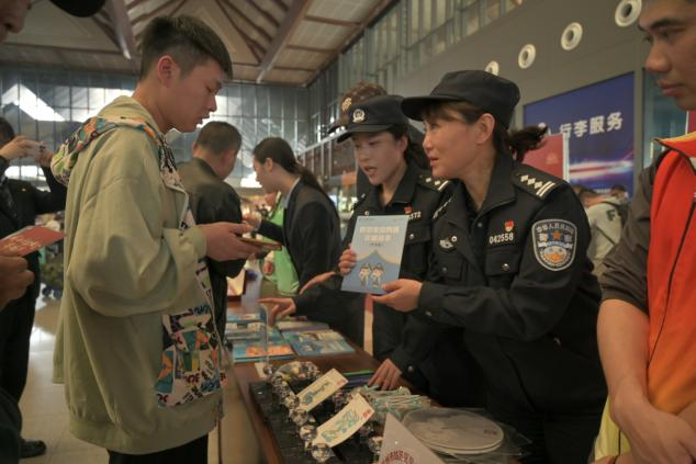 沉浸式体验“安全集市”,这堂国家安全教育课“活”了起来! 沉浸式体验“安全集市”,这堂国家安全教育课“活”了起来!