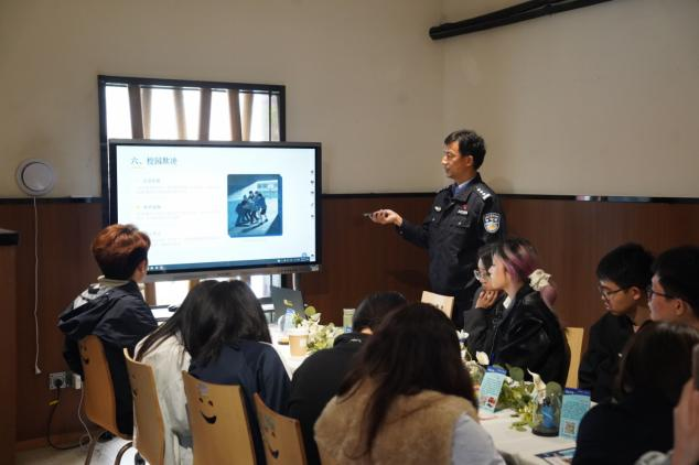 沉浸式体验“安全集市”,这堂国家安全教育课“活”了起来! 沉浸式体验“安全集市”,这堂国家安全教育课“活”了起来!