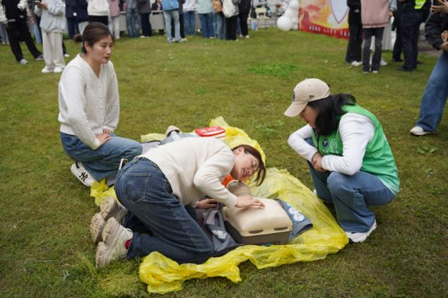 沉浸式体验“安全集市”,这堂国家安全教育课“活”了起来! 沉浸式体验“安全集市”,这堂国家安全教育课“活”了起来!