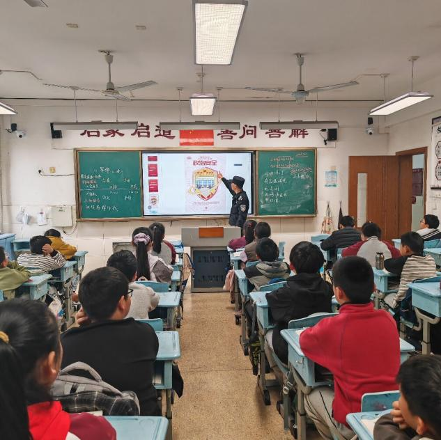 沉浸式体验“安全集市”,这堂国家安全教育课“活”了起来! 沉浸式体验“安全集市”,这堂国家安全教育课“活”了起来!