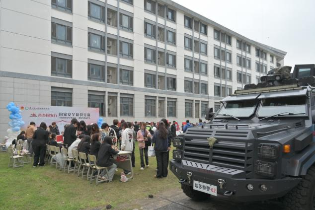 沉浸式体验“安全集市”,这堂国家安全教育课“活”了起来! 沉浸式体验“安全集市”,这堂国家安全教育课“活”了起来!