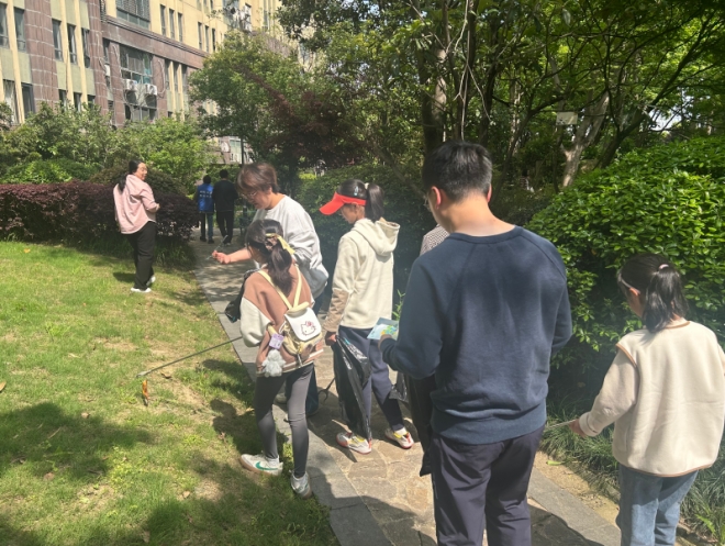 苏州园区星辰南社区开展“创意环保手工、共建美丽家园”主题活动