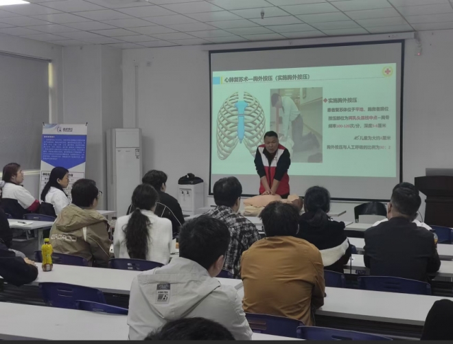 苏州园区西洛巷社区开展“社企携手传急救 持证守护你我他”安全急救培训活动