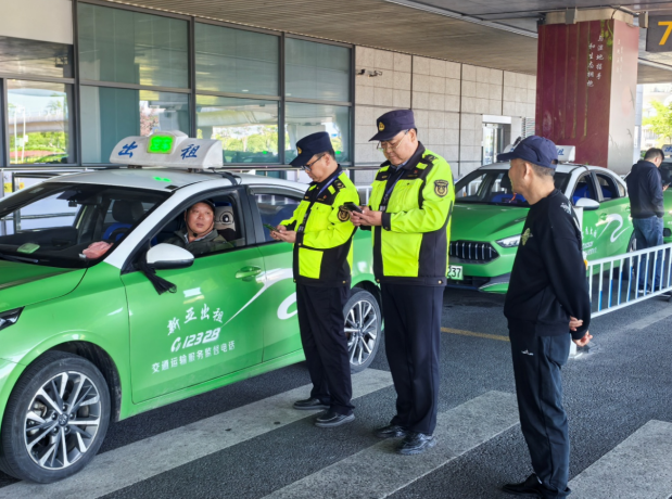 江苏省盐城市交通综合执法“五一”坚守保畅通护平安