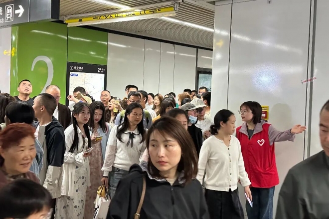 1000名志愿者坚守一线，温暖苏州“五一”出行路