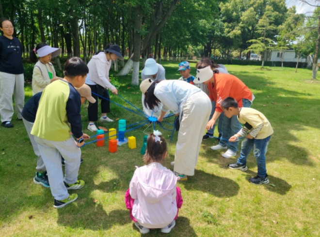 苏州园区星辰南社区开展“同心同行伴成长 温情相伴暖社区”亲子户外拓展活动 苏州园区星辰南社区开展“同心同行伴成长 温情相伴暖社区”亲子户外拓展活动