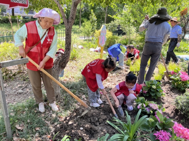 闲置空地蝶变花海，苏州园区兴浦社区三方共治绘就宜居新图景