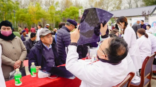 从一纸捐建到两代人的接力 ——一家医院与“一座山”的健康之约 从一纸捐建到两代人的接力 ——一家医院与“一座山”的健康之约