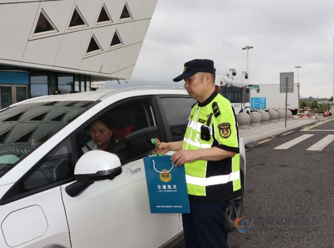 江苏盐城交通综合执法端午融合温情护安康
