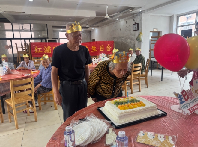 苏州园区金苑社区开展暖心集体生日会