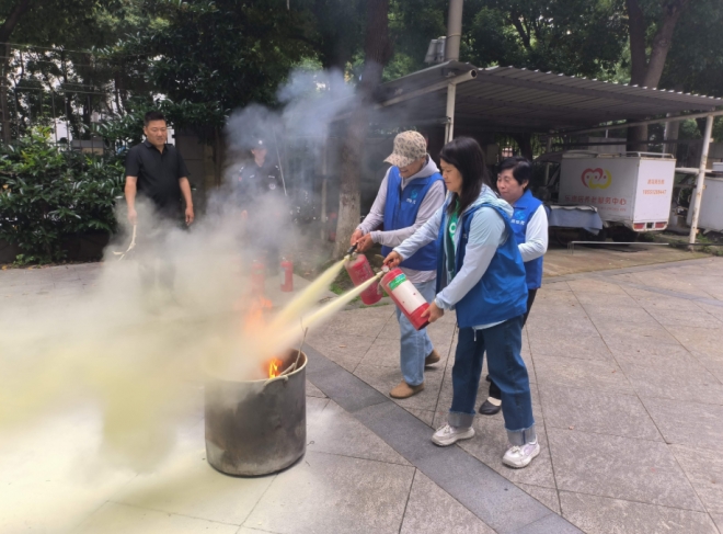 筑牢安全防护网，苏州园区浪花苑社区开展消防实操演练