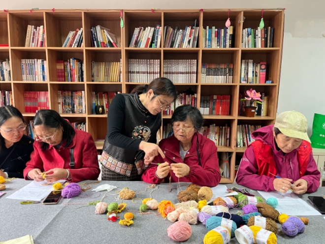 指尖织暖愈身心,苏州园区市镇社区线艺课堂圆满结课 指尖织暖愈身心,苏州园区市镇社区线艺课堂圆满结课