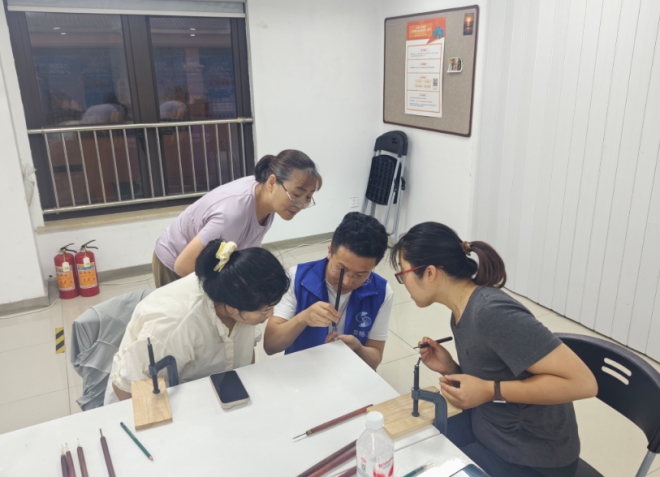 苏州园区菁华社区:方寸核雕蕴乾坤 指尖技艺串邻情 苏州园区菁华社区:方寸核雕蕴乾坤 指尖技艺串邻情