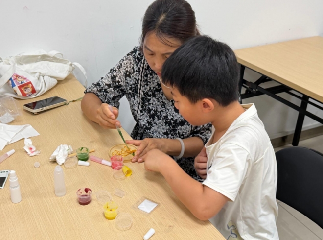 “千‘丝’万缕 妙笔生花”,苏州园区锦溪南社区开展青少年手工体验活动 “千‘丝’万缕 妙笔生花”,苏州园区锦溪南社区开展青少年手工体验活动