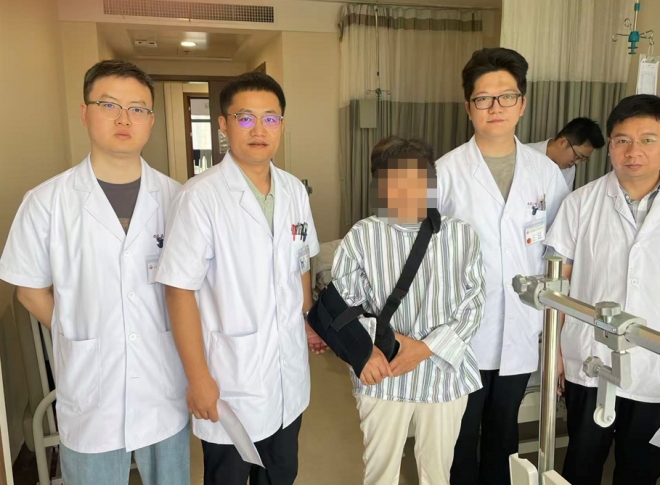 苏州市中医医院完成首例反式肩关节置换术! 苏州市中医医院完成首例反式肩关节置换术!