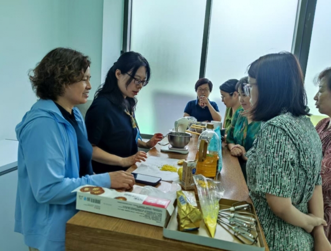 以糖霜为墨,绘邻里之情!苏州园区云溪社区西点公益课完美收官 以糖霜为墨,绘邻里之情!苏州园区云溪社区西点公益课完美收官