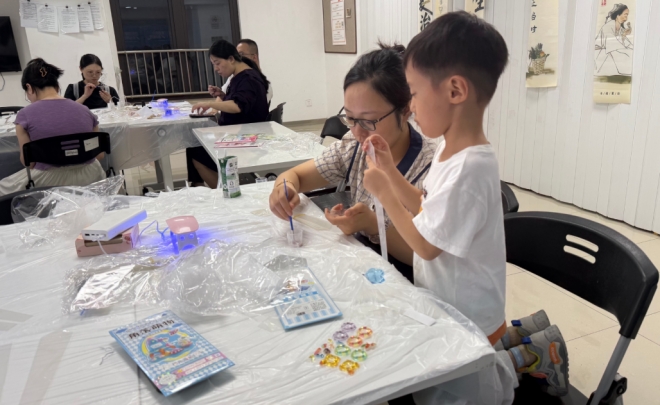 苏州园区菁华社区开展大暑节气云雾扇DIY活动 苏州园区菁华社区开展大暑节气云雾扇DIY活动