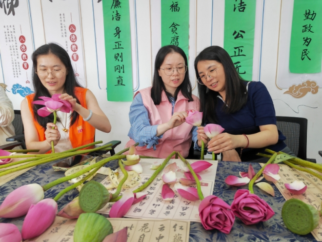 苏州园区金苑社区：清风荷韵润邻里 巧手生“廉”扬清风