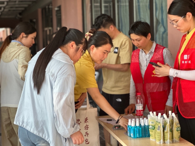 “清凉沁人心・同心筑温情”，苏州园区阳浦路社区夏日便民市集暖心开启