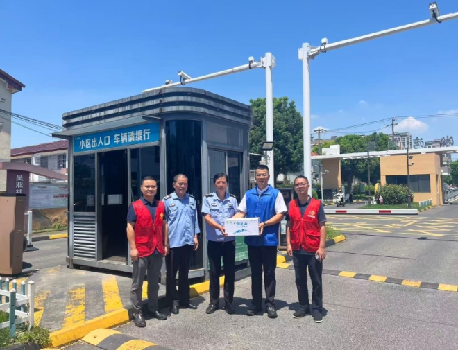 苏州园区吴淞社区：党建共建送清凉 心系一线暖人心