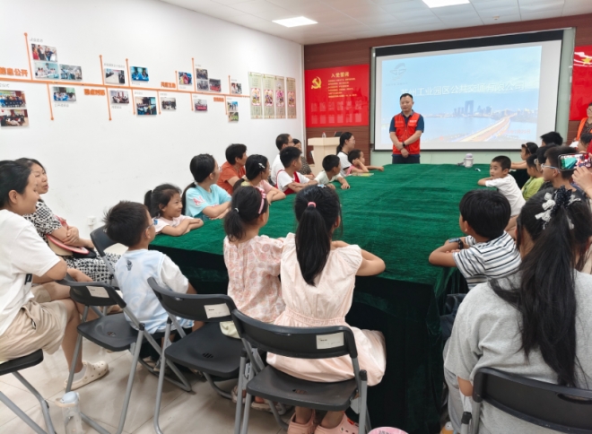 “安全小课堂・守护平安路”，苏州园区汀兰社区开展暑期儿童交通安全科普活动