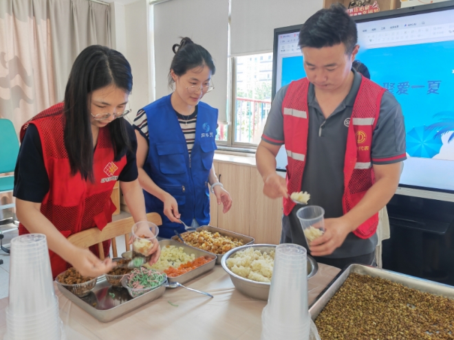 “暖‘新’在邻 聚爱一夏”,苏州园区金苑社区暖心守护城市守护者 “暖‘新’在邻 聚爱一夏”,苏州园区金苑社区暖心守护城市守护者
