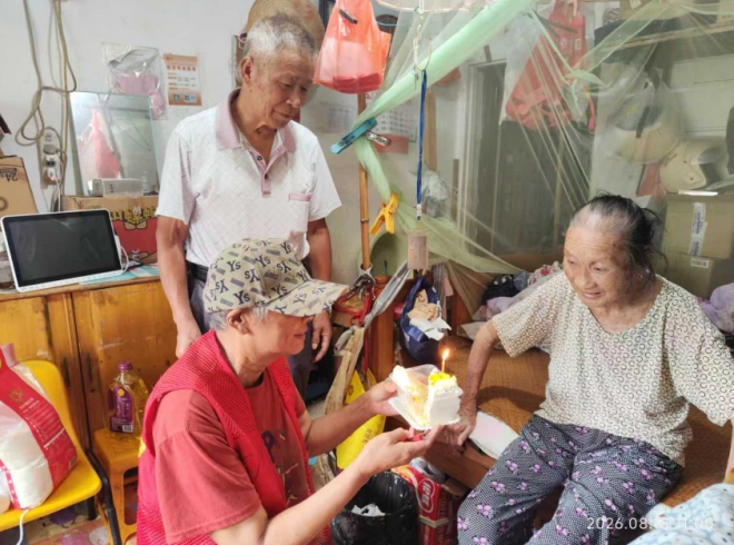 苏州园区浪花苑社区举办“岁月如歌 情暖夕阳”老人集体生日会 苏州园区浪花苑社区举办“岁月如歌 情暖夕阳”老人集体生日会