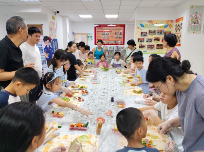 苏州园区星辰南社区开展“趣味学膳食，健康伴成长”安全主题活动