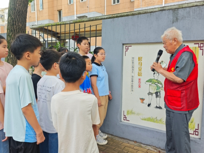 “清风拂墙 廉润童心”，苏州园区浪花苑社区“行走的课堂”开讲