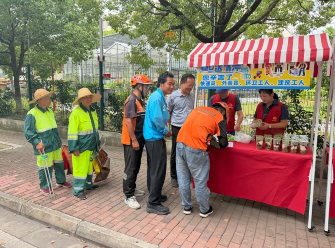 苏州园区浪花苑社区:炎夏送清凉 关爱沁人心 苏州园区浪花苑社区:炎夏送清凉 关爱沁人心