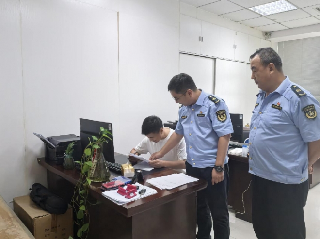 阳光执法零距离开门纳谏惠民生 江苏省盐城市交通执法支队开展基层站所开放日暨大队长接待日活动