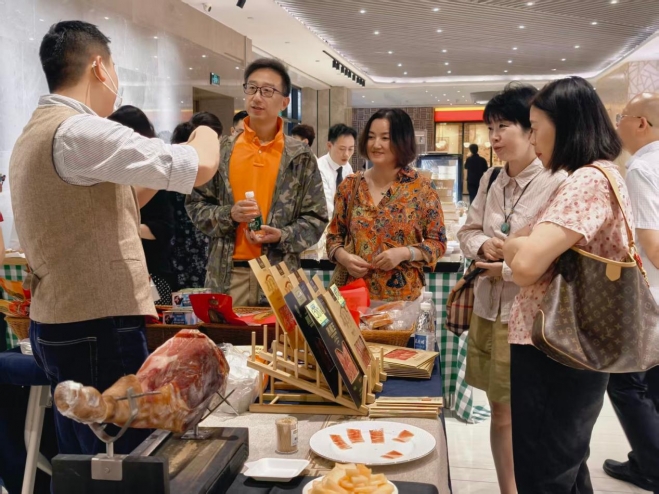 跨越千里的风味之约,彩云宣携滇东北非遗“老浦家”宣威火腿进驻苏州 跨越千里的风味之约,彩云宣携滇东北非遗“老浦家”宣威火腿进驻苏州