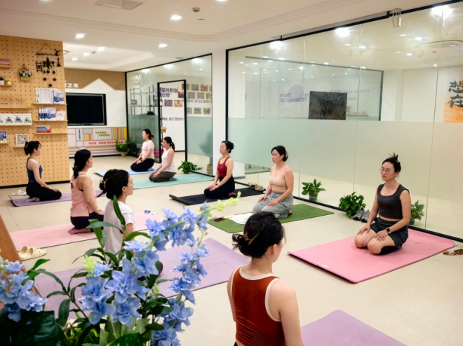舒缓“久坐病”，苏州园区菁华社区秋季公益瑜伽课温情开练