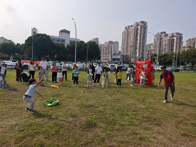 飞盘为媒，苏州园区兴浦社区“转”出家庭教育新方式