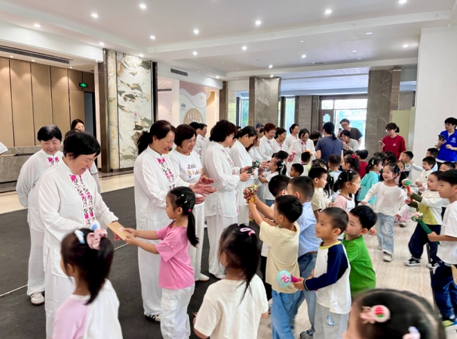 苏州园区丰茂社区：老少同乐暖人心 孝亲温情满社区
