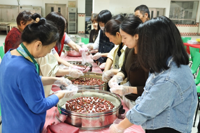 苏州园区西洛巷社区开展重阳糕DIY手工制作活动 苏州园区西洛巷社区开展重阳糕DIY手工制作活动